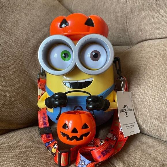 Universal Studios Minion Pop Corn Bucket Collectible Halloween Pumpkin - Picture 1 of 6